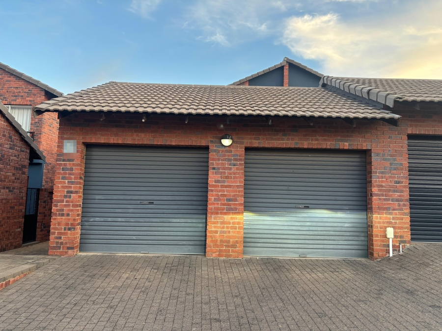 To Let 2 Bedroom Property for Rent in Pentagon Park Free State